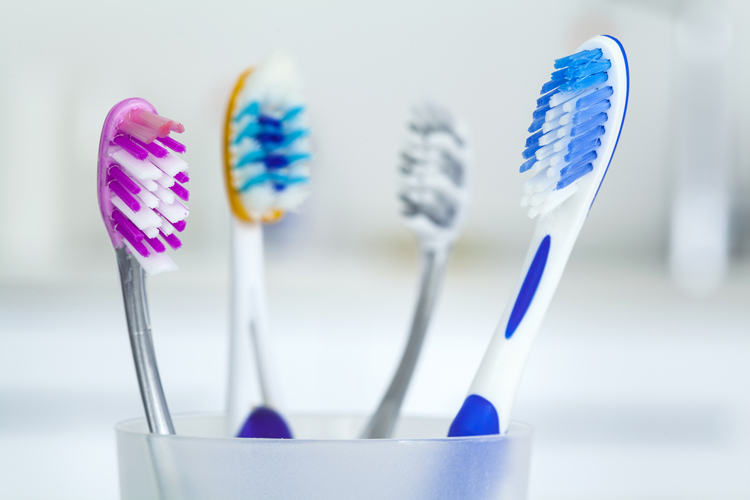 Cepillos de dientes ¿Cuál es el más adecuado para mi? - Amora