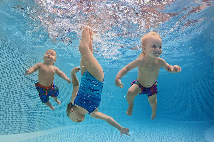 Como vestir a nuestros bebes y niños/as a la hora de ir a la piscina – El  rincón del Nadador
