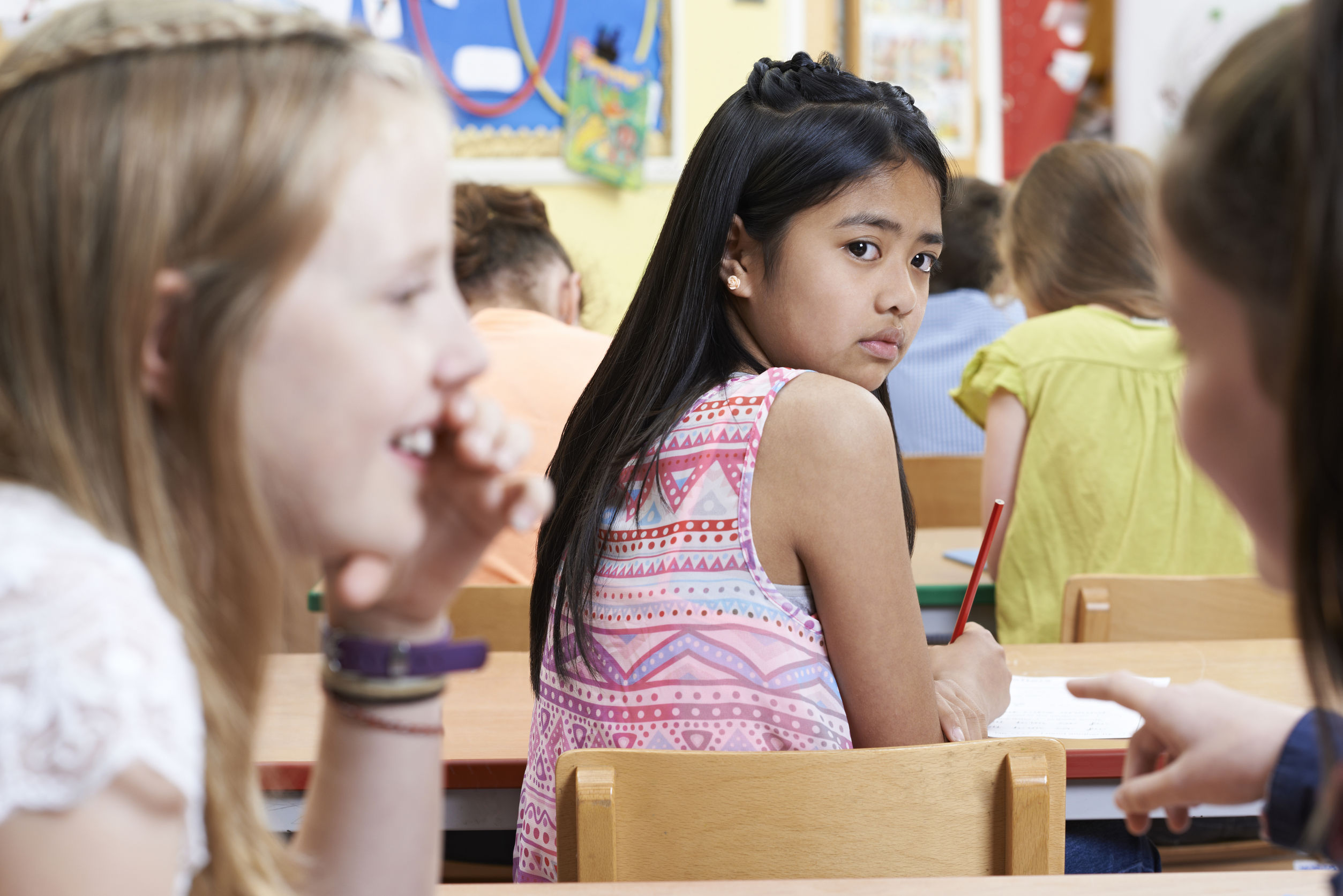 Girls school bullying. Буллинг в школе из за национальности. Новый ученик в классе буллинг. Азиан буллинг. School age.